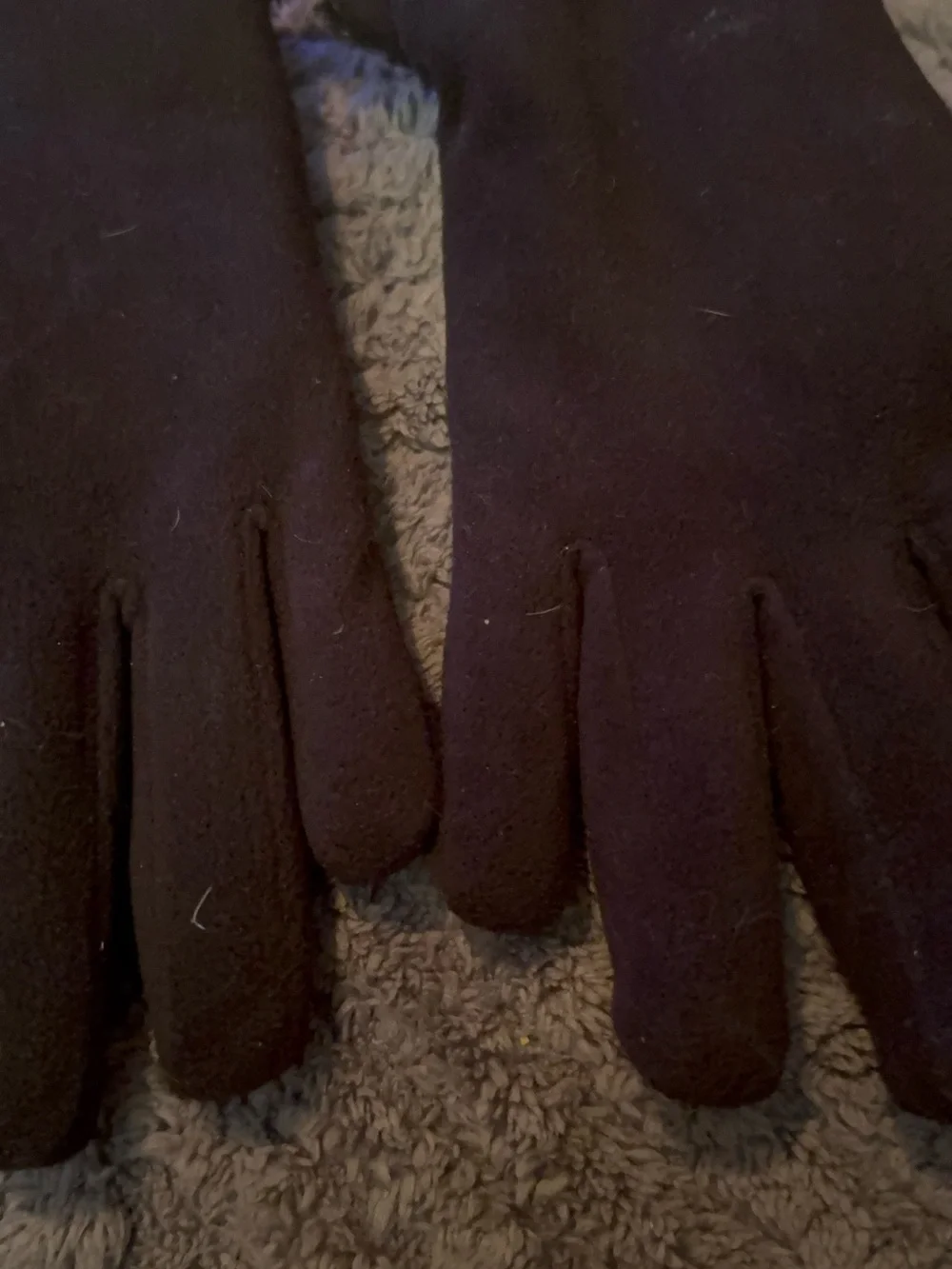 Black Fleece Gloves - Classic Winter Accessory